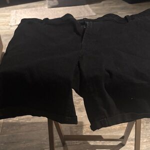 Women’s 
Black jean shorts